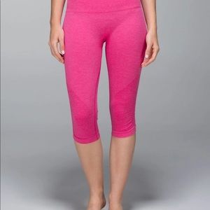 Lululemon Athletica in the flow crop II